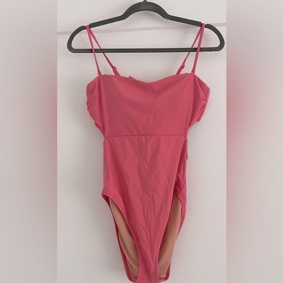 Be summer chic at the pool! JCrew’s Iconic Cutout tie-back one piece - Picture 5 of 6